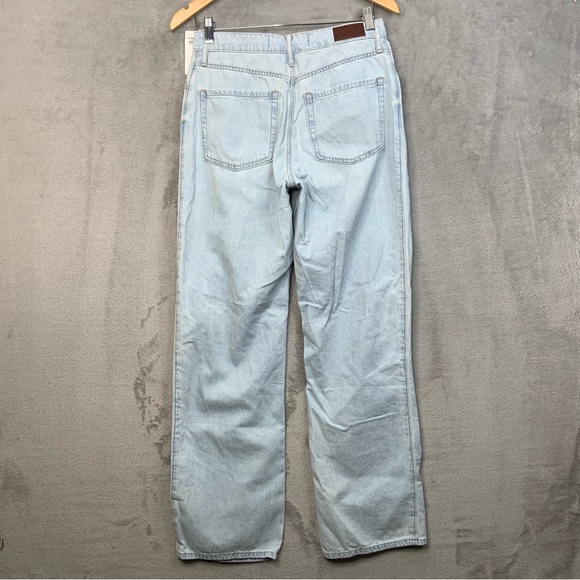 Hollister Ultra High-Rise Distressed Dad Jean Vintage Stretch. Size 7R. (NWT). - Picture 2 of 9